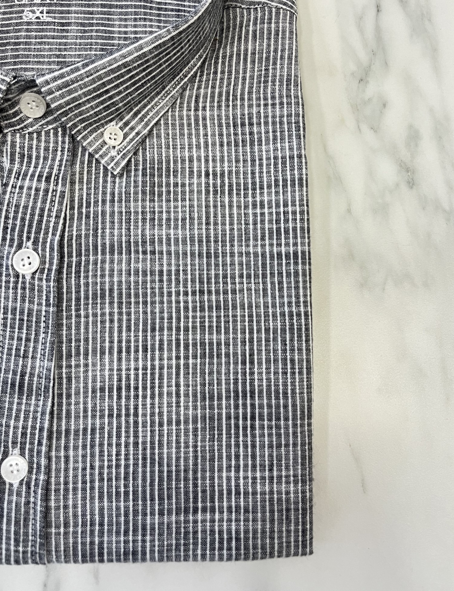 Ανδρικό γκρι ριγέ πουκάμισο με γιακά CA2521 φωτογραφία